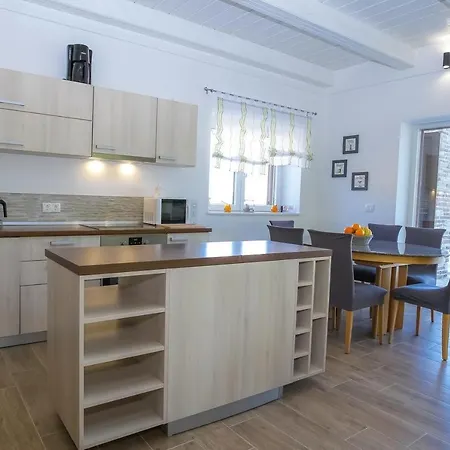 Steinhaus Mediterra Mit Pool & Meerblick - Lukoran, Insel Ugljan Bei Zadar Hébergement de vacances Lukoran